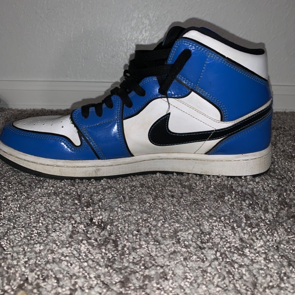 Nike Jordan 1 Mid SE - Picture 5 of 8